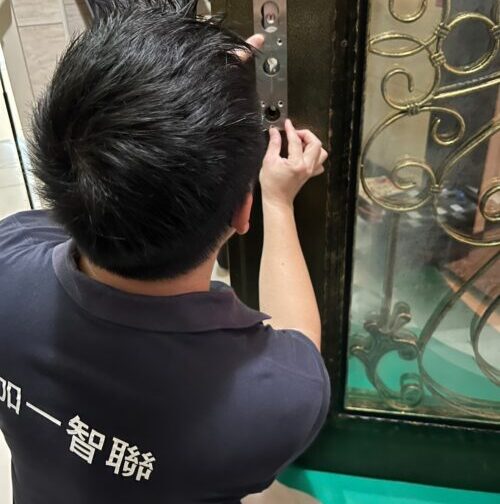 電子鎖安裝過程裁切-加一智聯