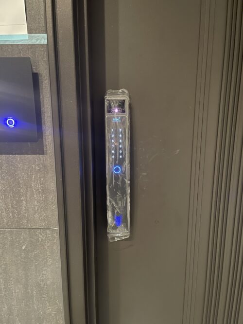 智能門鎖推薦|新北房仲賴先生幫新屋主找尋好一把好的電子鎖|PlusOne-加一智聯